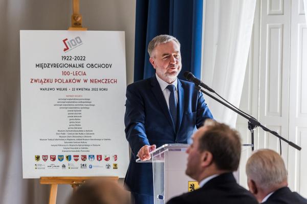 Marszałek Marek Woźniak wziął udział w międzyregionalnej inauguracji obchodów 100-lecia Związku Polaków w Niemczech która odbyła się 22 kwietnia w pałacu w Waplewie. - To bardzo ważna część naszej historii o której często nie pamiętamy – mówił Marek Woźniak.

Fot. Karol Stańczak- kliknij aby powiększyć