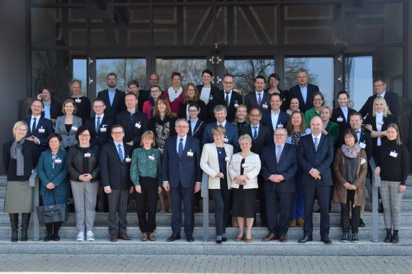 Wicemarszałek Województwa Wielkopolskiego Wojciech Jankowiak wziął udział w 46. posiedzeniu Komitetu ds. Współpracy Międzyregionalnej w ramach Polsko-Niemieckiej Komisji ds. Współpracy Regionalnej i Przygranicznej. Było ono poświęcone sytuacji w Europie po zbrodniczym ataku Rosji na Ukrainę w tym bardzo aktualnym tematom kryzysu uchodźczego europejskiej solidarności i polityki migracyjnej.- kliknij aby powiększyć