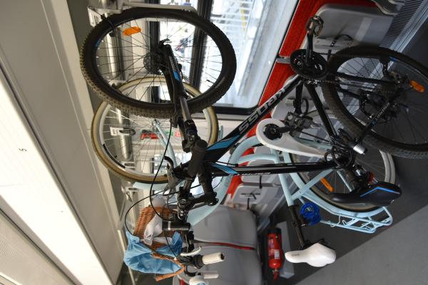 Przewóz roweru w pociągu - kliknij aby powiększyć