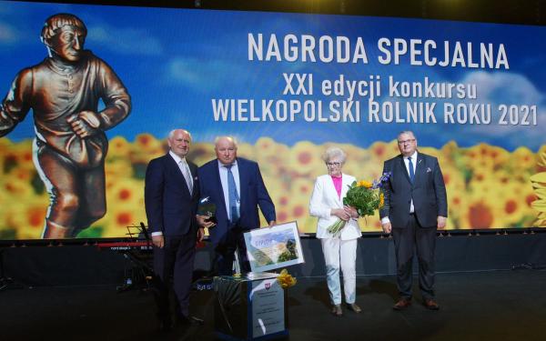 Bronisława i Jan Chlastowie z Nowych Skalmierzyc zostali pierwszymi w historii konkursu  Wielkopolski Rolnik Roku laureatami Nagrody Specjalnej. - kliknij aby powiększyć