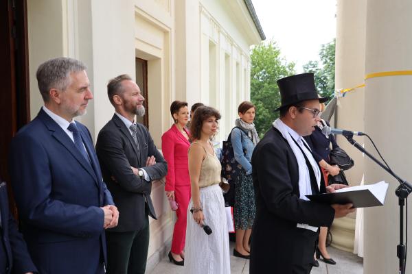 Jan Henryk Dąbrowski ponownie przybył do Winnej Góry. Generał spotkał się z uczniami szkół swojego imienia 
- kliknij aby powiększyć