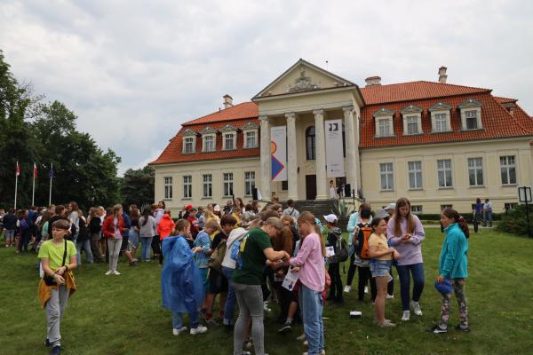 Jan Henryk Dąbrowski ponownie przybył do Winnej Góry. Generał spotkał się z uczniami szkół swojego imienia 
- kliknij aby powiększyć