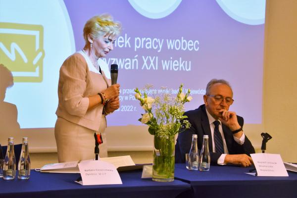 W dniu 20 czerwca Wicemarszałek Województwa Wielkopolskiego Wojciech Jankowiak uczestniczył w konferencji Rynek pracy wobec wyzwań XXI wieku. Organizatorem wydarzenia w trakcie którego dyskutowano o aktualnych wyzwaniach takich jak pandemia i wojna na Ukrainie oraz ich wpływie na rynek pracy był Wojewódzki Urząd Pracy w Poznaniu. - kliknij aby powiększyć