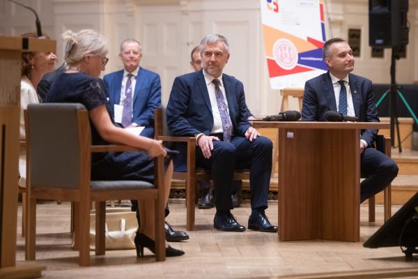 Marszałek Marek Woźniak wziął udział w Ceremonii Otwarcia XXIII Międzynarodowego Kongresu Nauk Historycznych który odbywa się w Poznaniu.- kliknij aby powiększyć