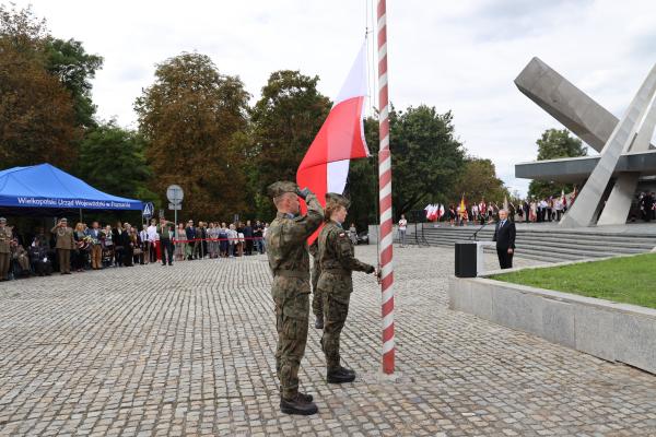 1 września 2022 roku przy Pomniku Armii Poznań Wojciech Jankowiak Wicemarszałek Województwa Wielkopolskiego na zaproszenie Wojewody Wielkopolskiego uczestniczył w uroczystości upamiętniającej 83. rocznicę wybuchu II wojny światowej. - kliknij aby powiększyć