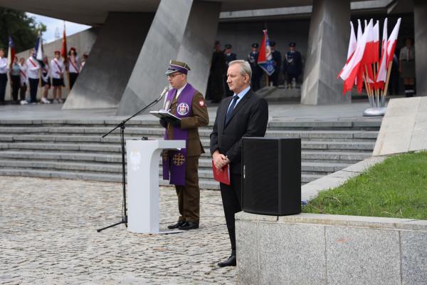 1 września 2022 roku przy Pomniku Armii Poznań Wojciech Jankowiak Wicemarszałek Województwa Wielkopolskiego na zaproszenie Wojewody Wielkopolskiego uczestniczył w uroczystości upamiętniającej 83. rocznicę wybuchu II wojny światowej. - kliknij aby powiększyć