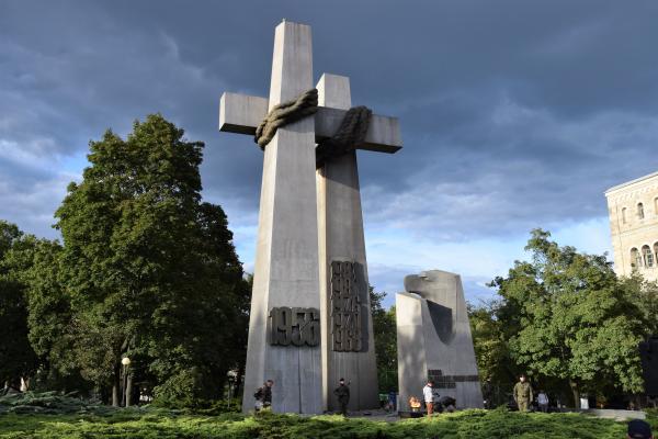 Wojciech Jankowiak Wicemarszałek Województwa Wielkopolskiego wziął udział w uroczystościach w rocznicę podpisania Porozumień Sierpniowych które odbyły się 31 sierpnia przed pomnikiem Poznańskiego Czerwca56.- kliknij aby powiększyć