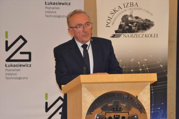 W dniach 7-9 sierpnia na Politechnice Poznańskiej odbywa się II Konferencja Kolej Wodorowa HYDROGEN4RAIL – Future of Transport. Organizatorem prestiżowego w skali kraju wydarzenia w trakcie którego wystąpił Wicemarszałek Wojciech Jankowiak jest Polska Izba Producentów Urządzeń i Usług na Rzecz Kolei we współpracy z innymi podmiotami. - kliknij aby powiększyć