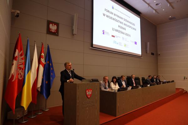 Marszałek Marek Woźniak we wtorek 13 września otworzył konferencję Centrum Wsparcia Doradczego – forum wymiany doświadczeń.- kliknij aby powiększyć