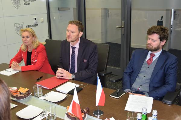 od lewej: Renata Mataczyńska Konsul Honorowa Republiki Czeskiej w Poznaniu Ambasador   RC Jakub Dürr  oraz Tibor Opela I Sekretarz Ambasady Republiki Czeskiej w Warszawie - kliknij aby powiększyć