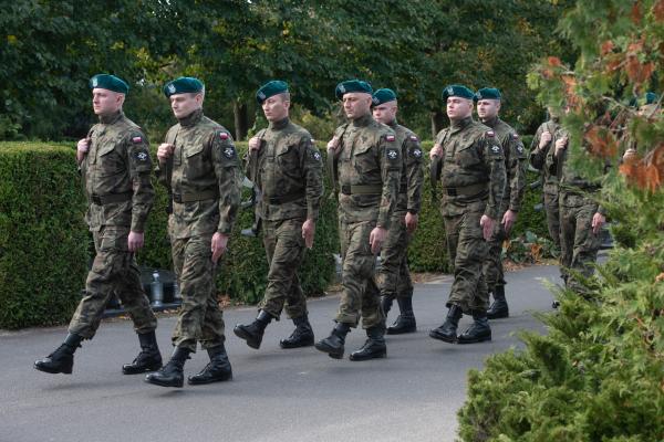 Marszałek Marek Woźniak w poniedziałek 10 października pożegnał Pułkownika Jana Górskiego Prezesa Światowego Związku Żołnierzy Armii Krajowej Okręg Wielkopolska.- kliknij aby powiększyć