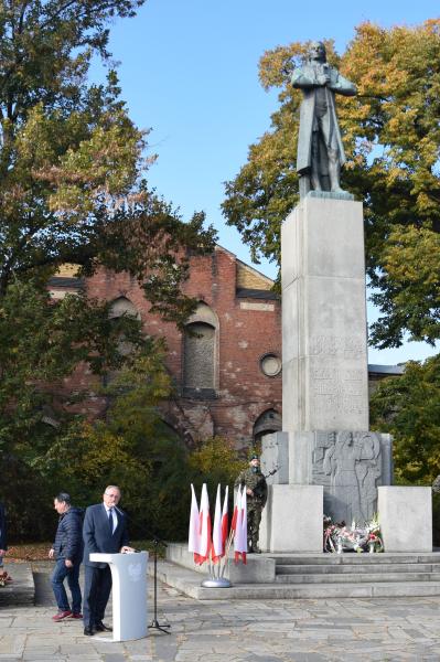 Wicemarszałek Województwa Wielkopolskiego Wojciech Jankowiak w dniu 14 października wziął udział w uroczystości z okazji 82. rocznicy powstania Batalionów Chłopskich która odbyła się pod pomnikiem generała Tadeusza Kościuszki w Poznaniu.- kliknij aby powiększyć