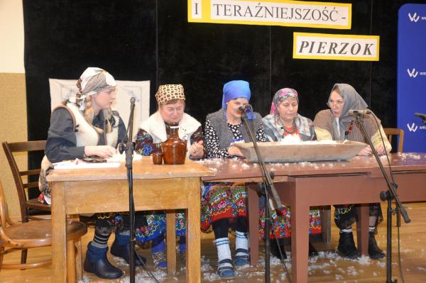  18 lutego w Gminnym Ośrodku Kultury w Doruchowie w powiecie ostrzeszowskim odbył się konkurs Darcia pierza Pierzok- kliknij aby powiększyć