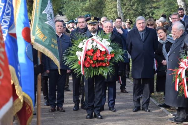 Wojciech Jankowiak Wicemarszałek Województwa Wielkopolskiego wziął udział w uroczystościach z okazji 78. rocznicy zakończenia walk o Poznań w II wojnie światowej.- kliknij aby powiększyć