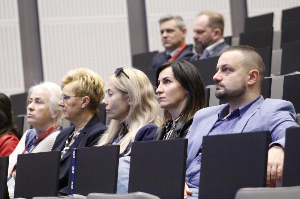 1 marca w Urzędzie Marszałkowskim Województwa Wielkopolskiego w Poznaniu odbyło się szkolenie adresowane do kadry zarządzającej i pracowników odpowiedzialnych za cyberbezpieczeństwo w placówkach zdrowia.- kliknij aby powiększyć