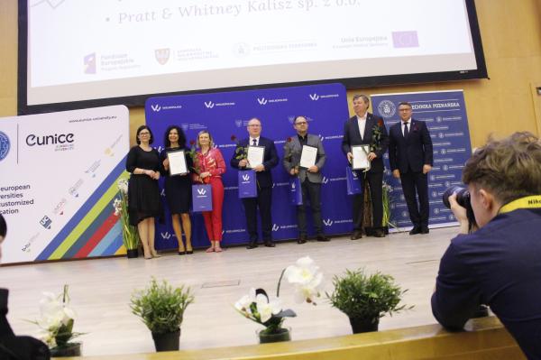 Pamiątkowe zdjęcie laureatów- kliknij aby powiększyć