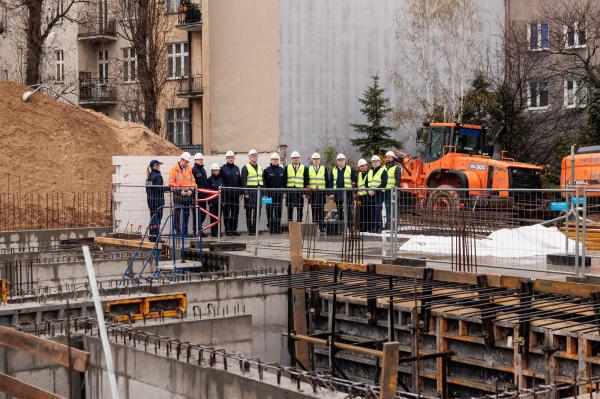 W środę 19 kwietnia przy ul. Kochanowskiego 2a w Poznaniu odbyło się uroczyste wmurowanie kamienia węgielnego pod budowę nowej siedziby Laboratorium Kryminalistycznego Komendy Wojewódzkiej Policji.- kliknij aby powiększyć