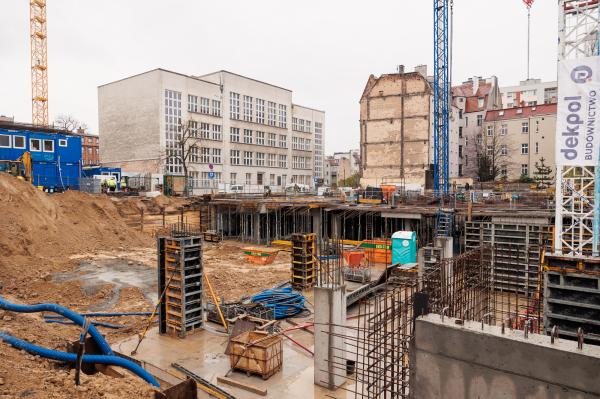 W środę 19 kwietnia przy ul. Kochanowskiego 2a w Poznaniu odbyło się uroczyste wmurowanie kamienia węgielnego pod budowę nowej siedziby Laboratorium Kryminalistycznego Komendy Wojewódzkiej Policji.- kliknij aby powiększyć