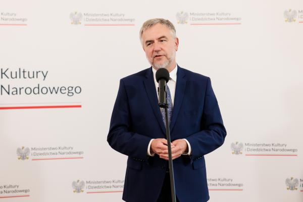 Samorząd Województwa Wielkopolskiego wraz z Ministerstwem Kultury i Dziedzictwa Narodowego poprowadzą wspólnie Wielkopolskie Muzeum Niepodległości. Oznacza to że budowę nowej siedziby Muzeum Powstania Wielkopolskiego współfinansować będzie państwo. Umowę w tej sprawie we wtorek 9 maja podpisali Marek Woźniak Marszałek Województwa Wielkopolskiego i Wicepremier Piotr Gliński Minister Kultury i Dziedzictwa Narodowego- kliknij aby powiększyć