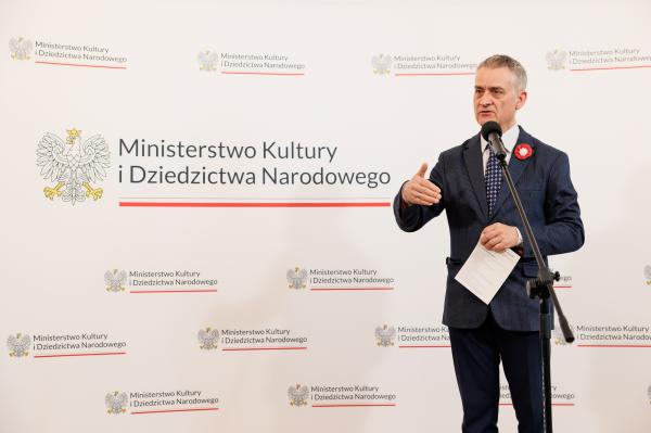 Samorząd Województwa Wielkopolskiego wraz z Ministerstwem Kultury i Dziedzictwa Narodowego poprowadzą wspólnie Wielkopolskie Muzeum Niepodległości. Oznacza to że budowę nowej siedziby Muzeum Powstania Wielkopolskiego współfinansować będzie państwo. Umowę w tej sprawie we wtorek 9 maja podpisali Marek Woźniak Marszałek Województwa Wielkopolskiego i Wicepremier Piotr Gliński Minister Kultury i Dziedzictwa Narodowego- kliknij aby powiększyć