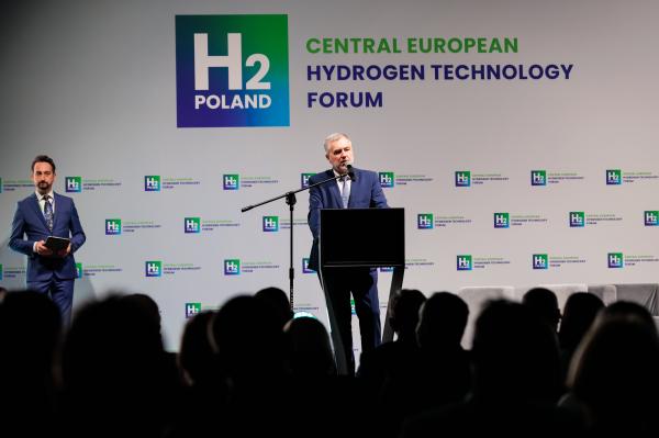 Środkowoeuropejskie Forum Technologii Wodorowych H2Poland to wydarzenie poświęcone rozwojowi technologii wodorowych w Polsce i w Europie Środkowo-Wschodniej.- kliknij aby powiększyć