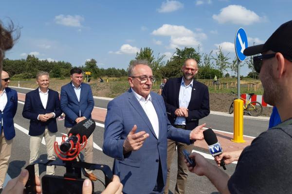 Otwarcie ważnej inwestycji drogowej w ciągu drogi wojewódzkiej nr 260 w Gnieźnie- kliknij aby powiększyć