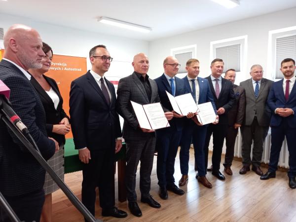 Podpisanie umowy na budowę odcinka drogi S10 Wałcz – Piła Północ.- kliknij aby powiększyć