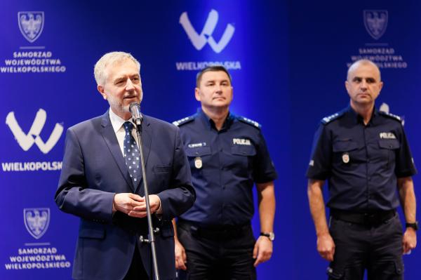 Marszałek Marek Woźniak spotkał się z laureatami wojewódzkich eliminacji do XXI Kynologicznych Mistrzostw Policji.- kliknij aby powiększyć