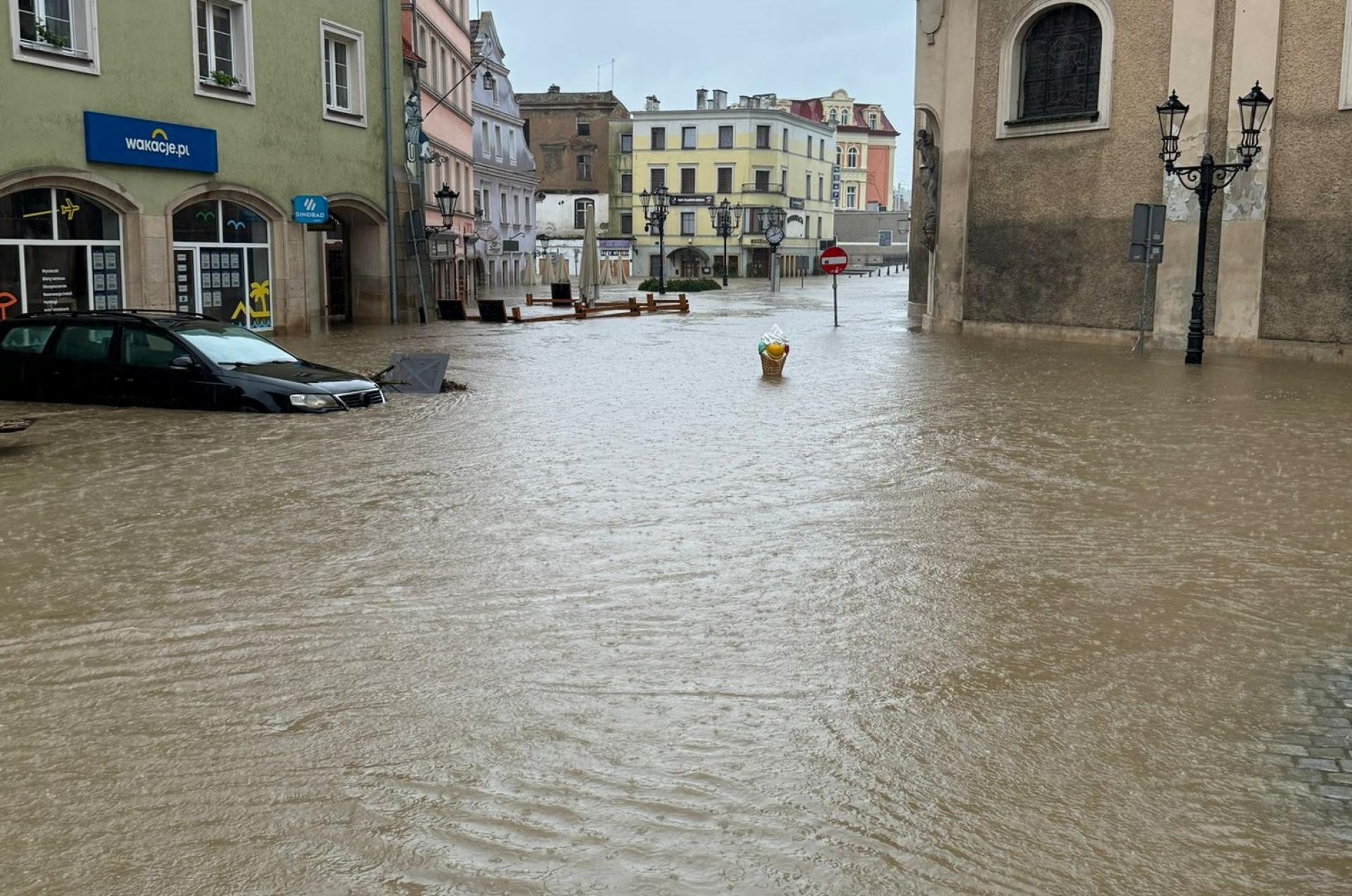 Pomoc dla samorządów poszkodowanych podczas powodzi      - zobacz więcej