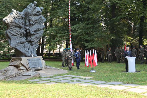 Marek Woźniak, Marszałek Województwa Wielkopolskiego wziął udział w obchodach 85. rocznicy napaści ZSRR na Polskę oraz Światowego Dnia Sybiraka w Poznaniu.- kliknij aby powiększyć