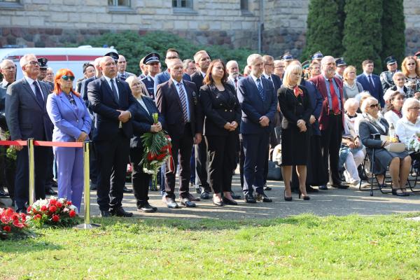 Marek Woźniak, Marszałek Województwa Wielkopolskiego wziął udział w obchodach 85. rocznicy napaści ZSRR na Polskę oraz Światowego Dnia Sybiraka w Poznaniu.- kliknij aby powiększyć