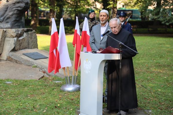 Marek Woźniak, Marszałek Województwa Wielkopolskiego wziął udział w obchodach 85. rocznicy napaści ZSRR na Polskę oraz Światowego Dnia Sybiraka w Poznaniu.- kliknij aby powiększyć