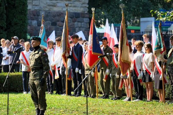 Uroczystości przy Pomniku Ofiar Katynia i Sybiru- kliknij aby powiększyć