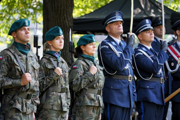 Uroczystości przy Pomniku Ofiar Katynia i Sybiru- kliknij aby powiększyć