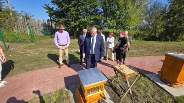 Pszczeli Zakątek Radlin – pasieka edukacyjna już otwarta
- kliknij aby powiększyć