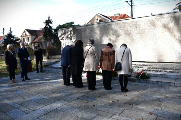 Wmurowanie aktu erekcyjnego pod rozbudowę Muzeum Martyrologicznego w Żabikowie - kliknij aby powiększyć