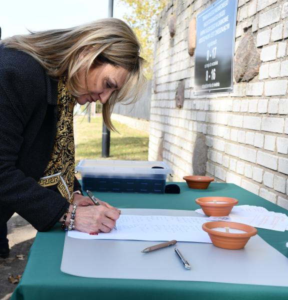 Wmurowanie aktu erekcyjnego pod rozbudowę Muzeum Martyrologicznego w Żabikowie - kliknij aby powiększyć