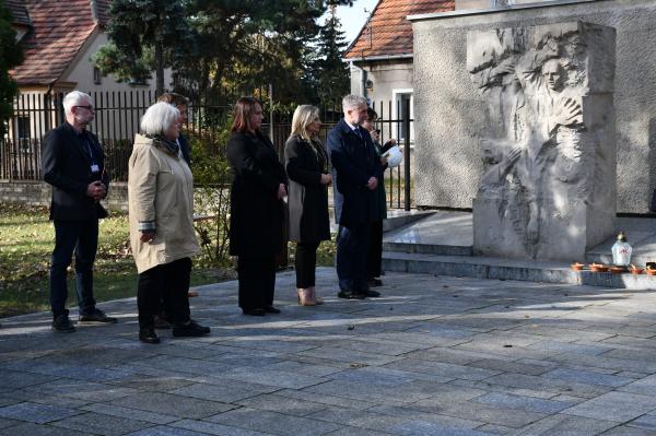 Wmurowanie aktu erekcyjnego pod rozbudowę Muzeum Martyrologicznego w Żabikowie - kliknij aby powiększyć