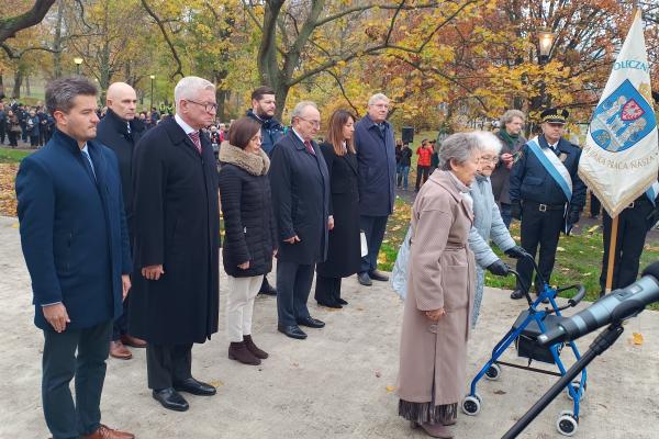 W Poznaniu odbyły się uroczystości odsłonięcia Pomnika wypędzonych Wielkopolan w czasie II wojny światowej.- kliknij aby powiększyć