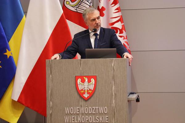 Marszałek Marek Woźniak podczas sesji budżetowej- kliknij aby powiększyć