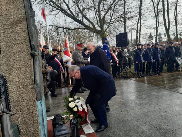 Uroczystości z okazji 106. rocznicy zdobycia przez Powstańców Wielkopolskich lotniska Ławica w Poznaniu- kliknij aby powiększyć