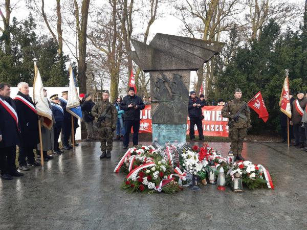 Uroczystości z okazji 106. rocznicy zdobycia przez Powstańców Wielkopolskich lotniska Ławica w Poznaniu- kliknij aby powiększyć