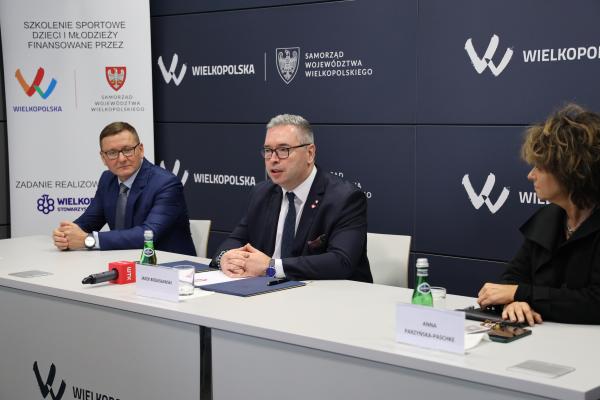 Podpisanie umowy przez Samorząd Województwa Wielkopolskiego z Wielkopolskim Stowarzyszeniem Sportowym na prowadzenie szkoleń sportowych dla dzieci i młodzieży w regionie w latach 2025-2028- kliknij aby powiększyć