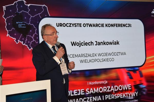 Wojciech Jankowiak otrzymał odznakę Zasłużony dla Kolejnictwa- kliknij aby powiększyć