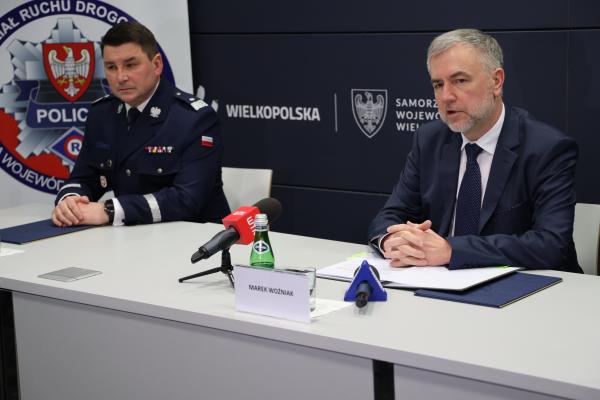 Konferencja prasowa: podpisanie umowy z Komendą Wojewódzką Policji w Poznaniu na sfinansowanie zakupu samochodów do czynności patrolowych- kliknij aby powiększyć