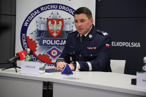 Konferencja prasowa: podpisanie umowy z Komendą Wojewódzką Policji w Poznaniu na sfinansowanie zakupu samochodów do czynności patrolowych- kliknij aby powiększyć