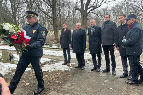 Wojciech Jankowiak, Wicemarszałek Województwa Wielkopolskiego wziął udział w uroczystościach z okazji 80. rocznicy zakończenia walk o Poznań- kliknij aby powiększyć