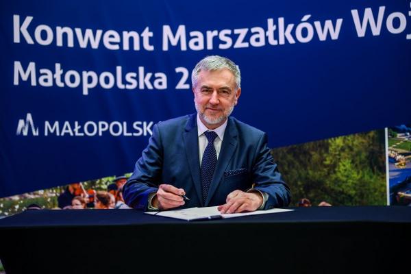 Szefowie pięciu polskich regionów węglowych wspólne stanowisko do Parlamentu Europejskiego, Komisji Europejskiej, Europejskiego Komitetu Regionów i Prezesa Rady Ministrów RP. Fot: UMWM - kliknij aby powiększyć