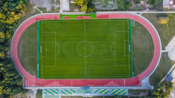 bieżnia lekkoatletyczna na stadionie w Budzyniu- kliknij aby powiększyć