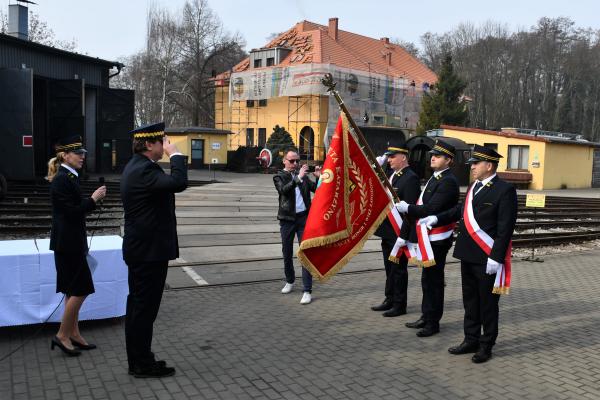 Parowozownia Wolsztyn może poszczycić się własnym sztandarem- kliknij aby powiększyć